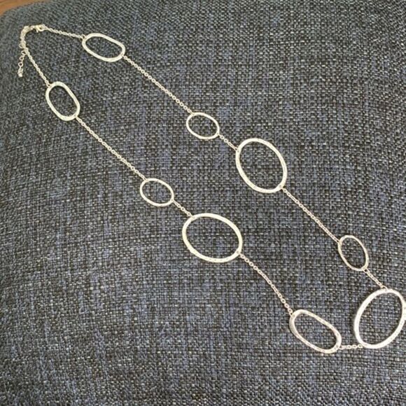 Silver ovals statement necklace - Picture 2 of 6